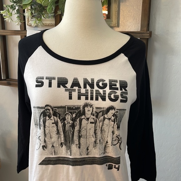 Stranger Things Netflix 3/4 Sleeve Ladies Tee T-Shirt Small Medium - Picture 6 of 6